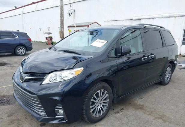 Toyota Sienna cena 58000 przebieg: 78185, rok produkcji 2019 z Choroszcz małe 92